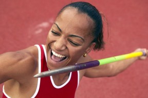 中甲俱乐部探索公益合作构建正面社会形象，中甲俱乐部一年投入的多少