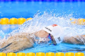 柯尔赞持续提升仰泳技术细节