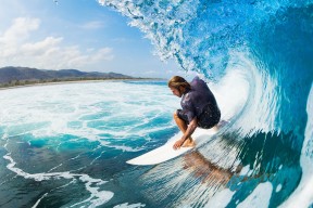 中国队冲线瞬间引爆现场气氛，中国队冲金