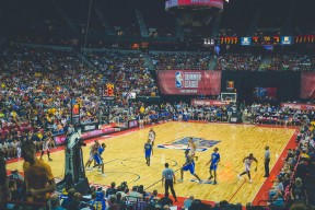 中国队后程发力锁定第三名，中国队后腰是谁